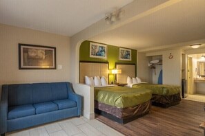 Desk, laptop workspace, iron/ironing board, free WiFi - Quality Inn & Suites Corpus Christi Beachside (Corpus Christi)