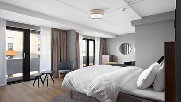 Family Room | Hypo-allergenic bedding, blackout curtains, free cots/infant beds