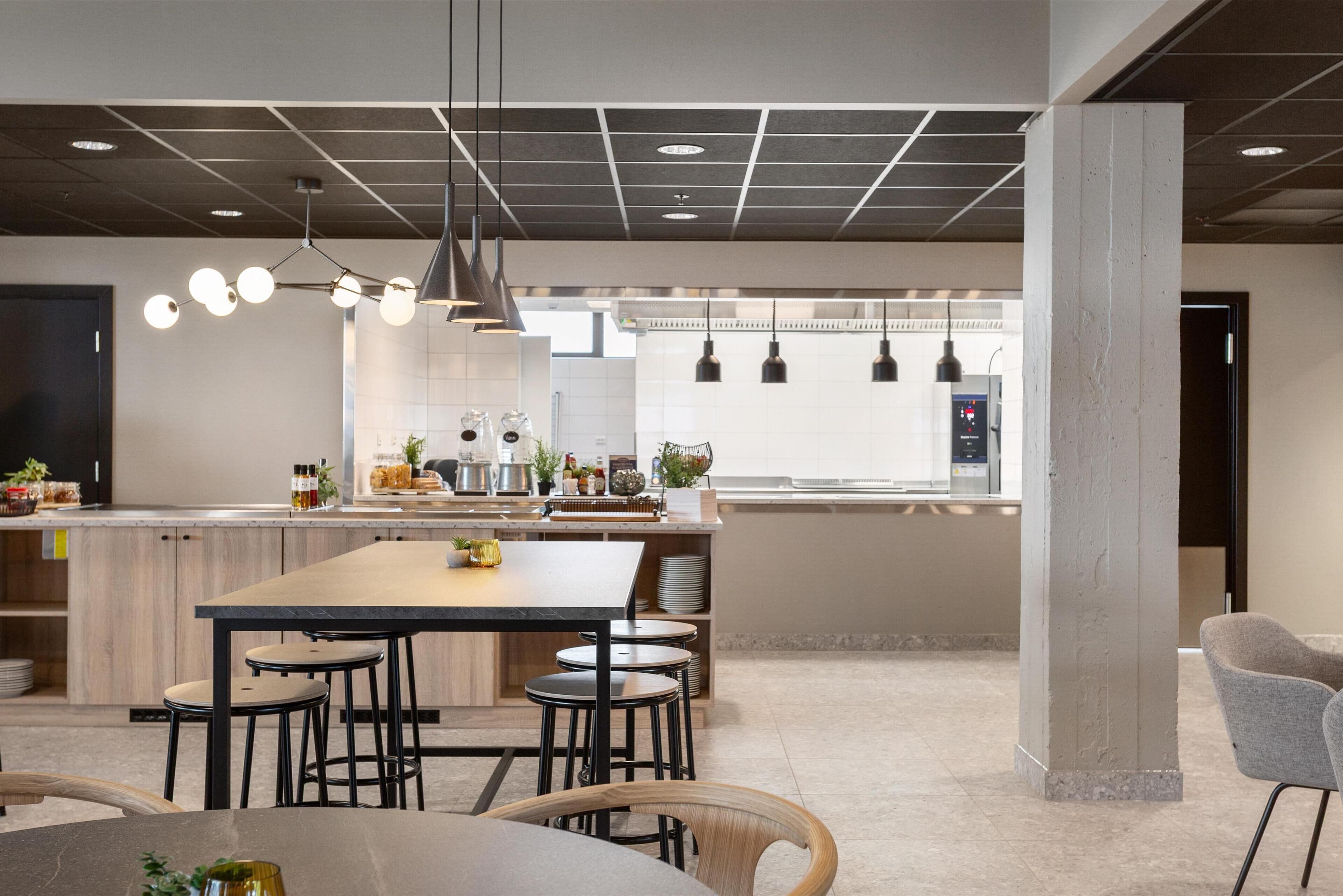 breakfast, lunch, dinner served; international cuisine, garden views