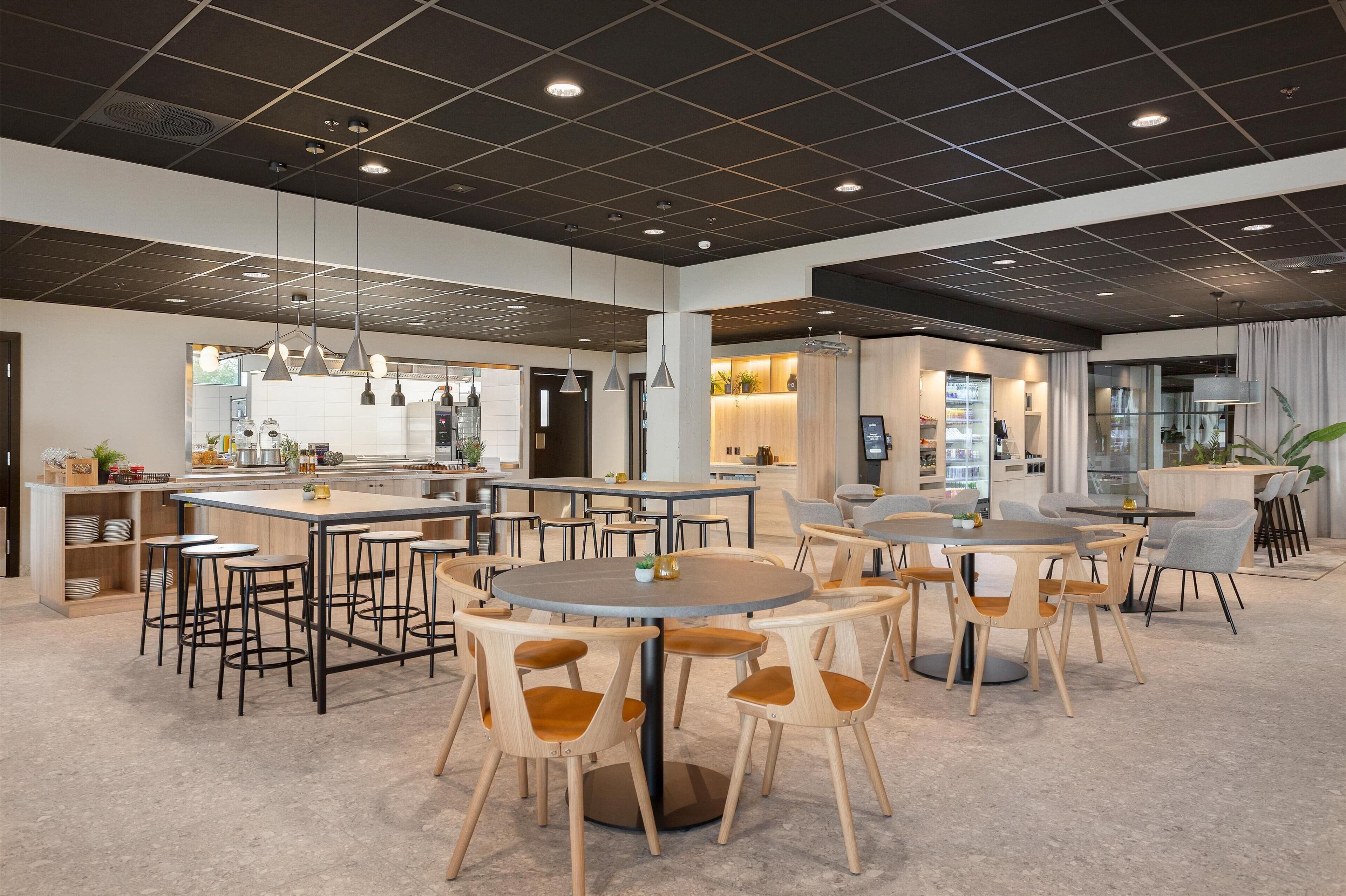 breakfast, lunch, dinner served; international cuisine, garden views