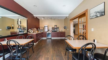 Tägliches inbegriffenes kontinentales Frühstück