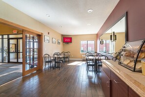 Free daily continental breakfast