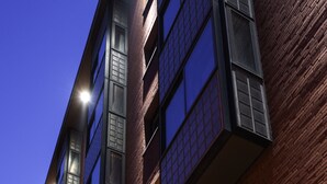 A hotel with a prominent "ibishotel" sign, large windows, and a brick facade. - ibis Amsterdam Centre Stopera (Amsterdam)