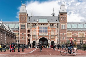 A historic building with large arched entrances and a central clock tower. - ibis Amsterdam Centre Stopera (Amsterdam)
