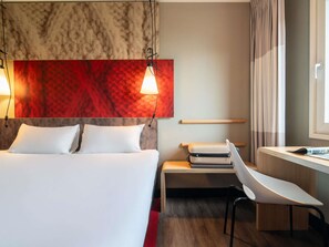 Hypo-allergenic bedding, in-room safe, desk, soundproofing