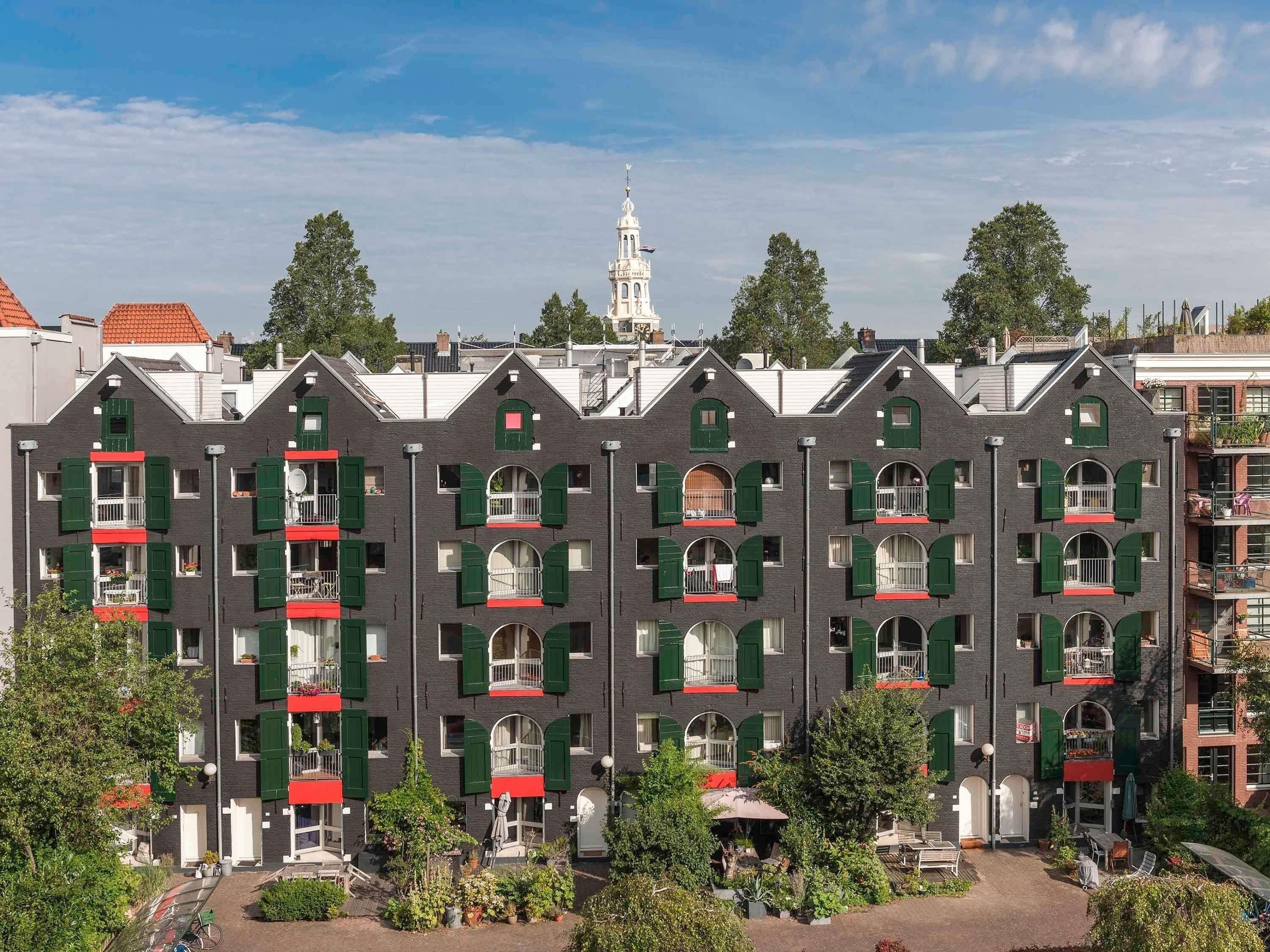 Kamer, 1 tweepersoonsbed, uitzicht op kanaal | Hypoallergeen beddengoed, een kluis op de kamer, een bureau