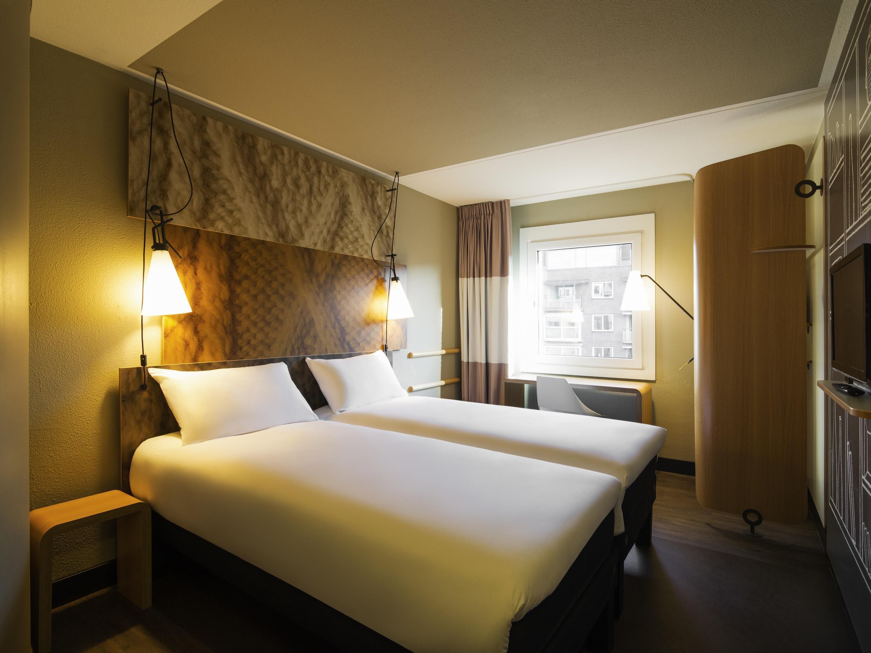 Hypo-allergenic bedding, in-room safe, desk, soundproofing