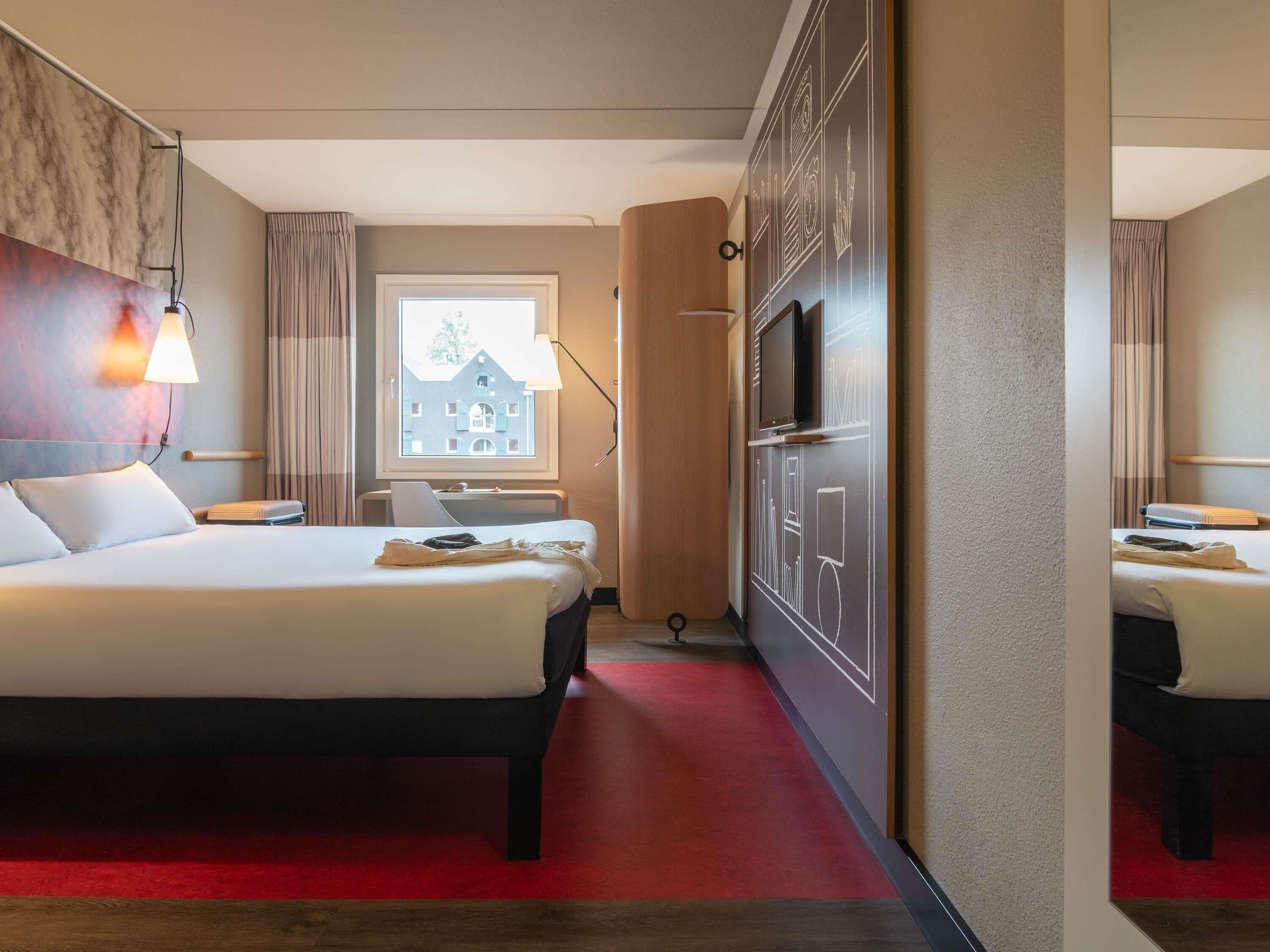 Hypo-allergenic bedding, in-room safe, desk, soundproofing