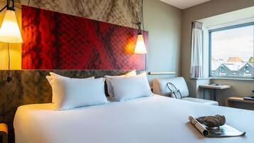 Habitación Premium, 1 cama doble, vistas al canal | Ropa de cama hipoalergénica, caja fuerte, escritorio
