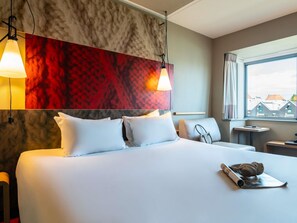 Hypo-allergenic bedding, in-room safe, desk, soundproofing