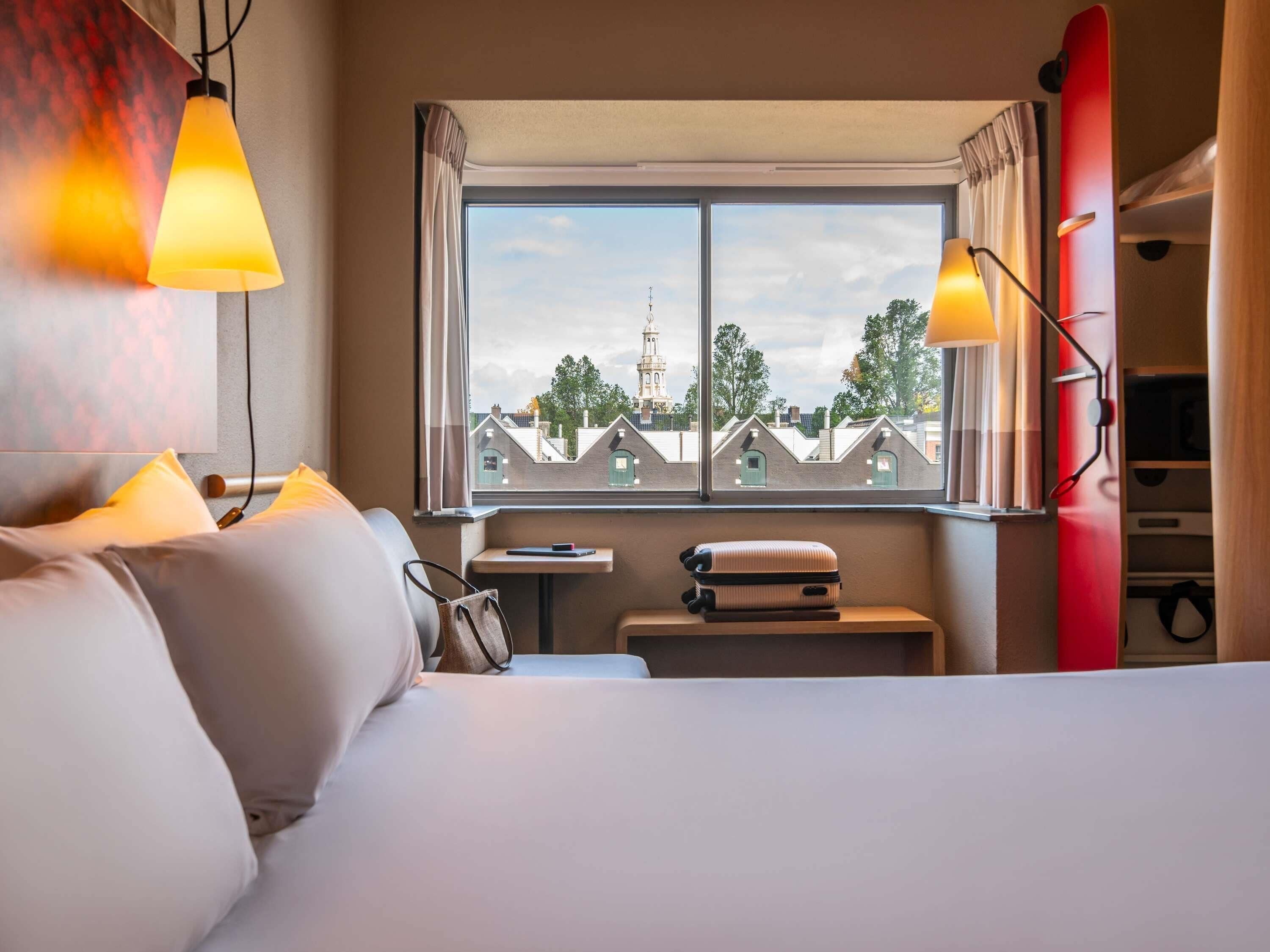 Camera Premium, 1 letto matrimoniale, vista canale | Biancheria da letto ipoallergenica, una cassaforte in camera