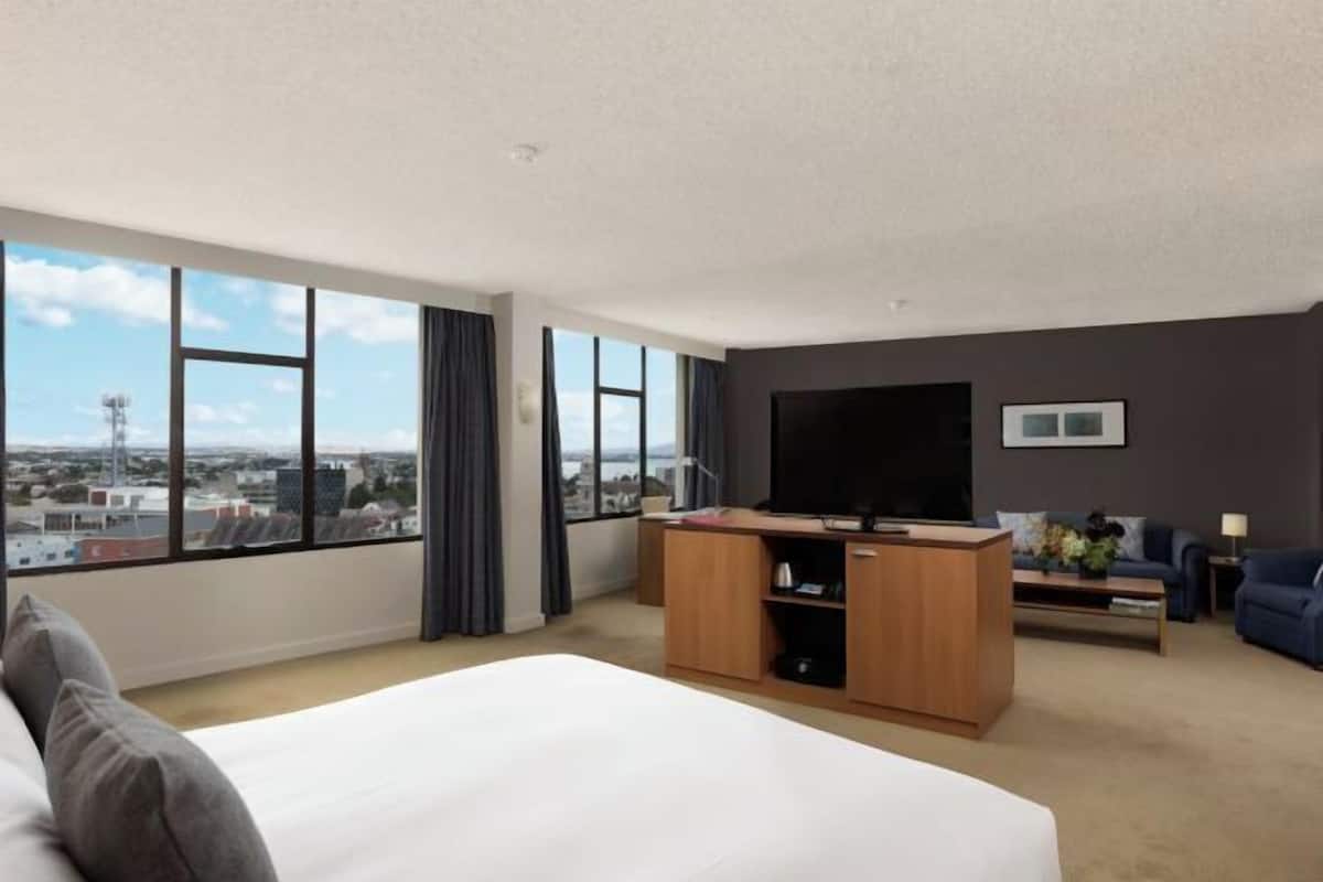 Ropa de cama de alta calidad, minibar, escritorio y cortinas blackout