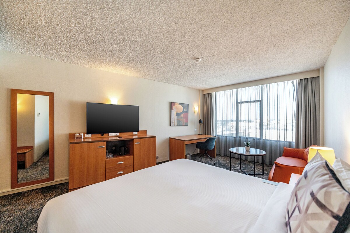 Ropa de cama de alta calidad, minibar, escritorio y cortinas blackout 