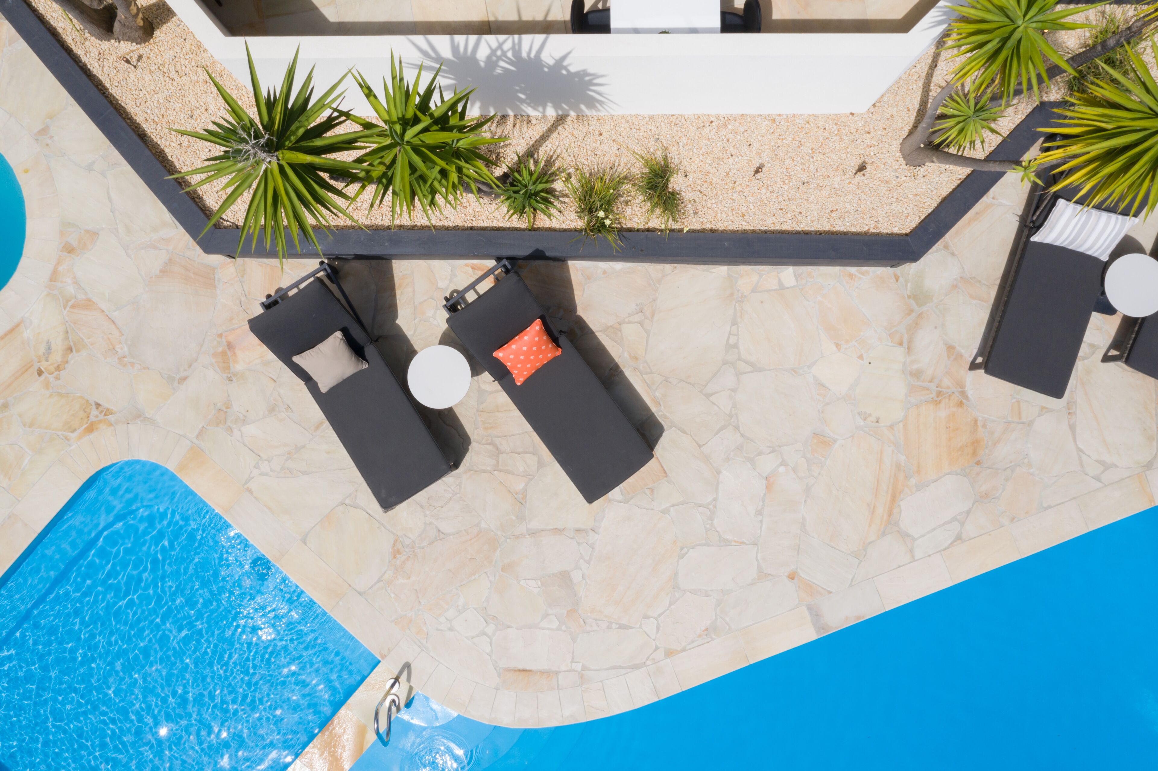 Outdoor pool, open 7:00 AM to 9:00 PM, pool loungers