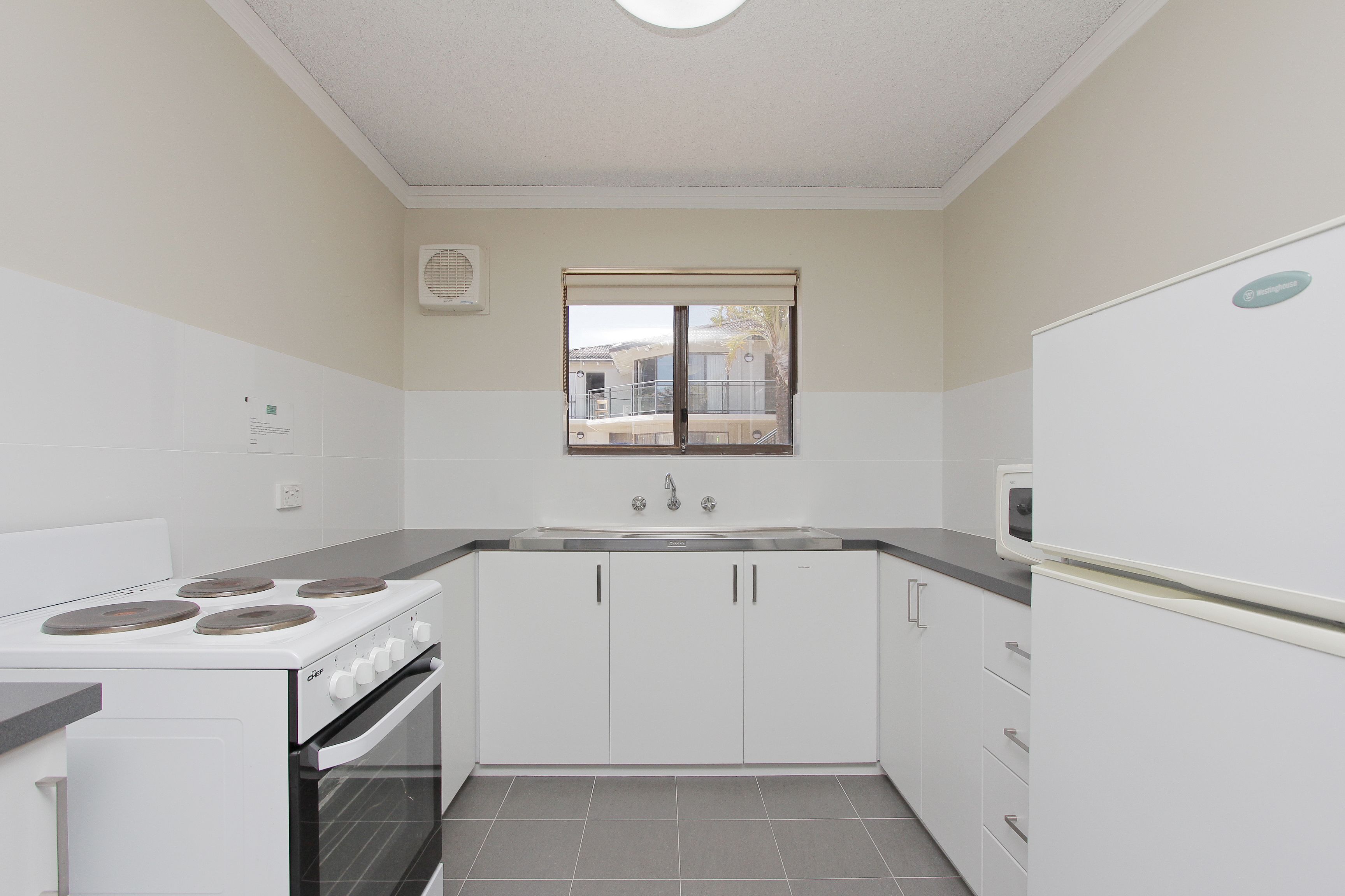 fridge, coffee/tea maker, electric kettle