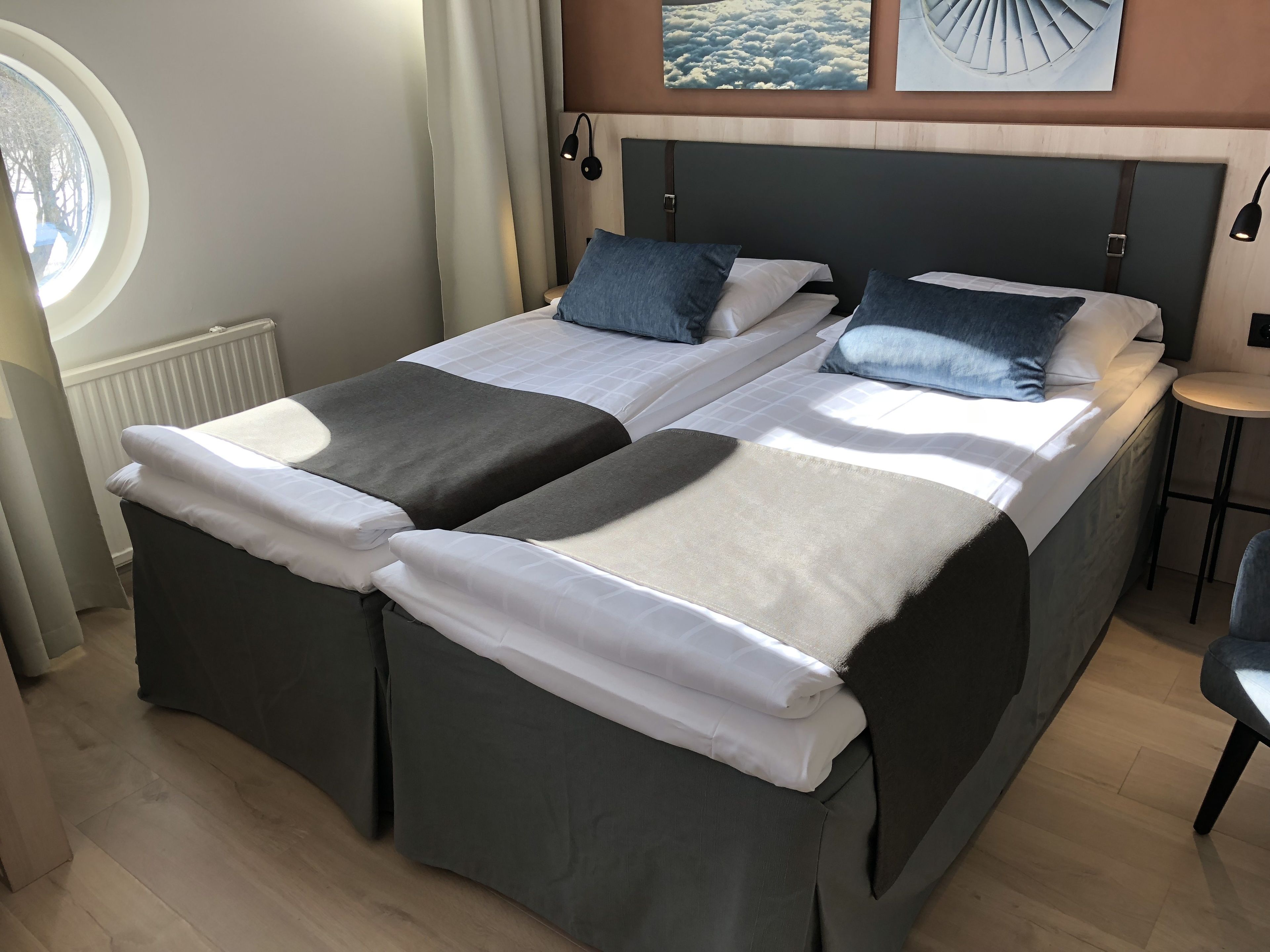 Family Room (4 people) | Hypo-allergenic bedding, desk, laptop workspace, blackout drapes