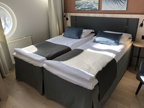 Perhehuone (4 people) | Allergiatestatut vuodevaatteet, työpöytä