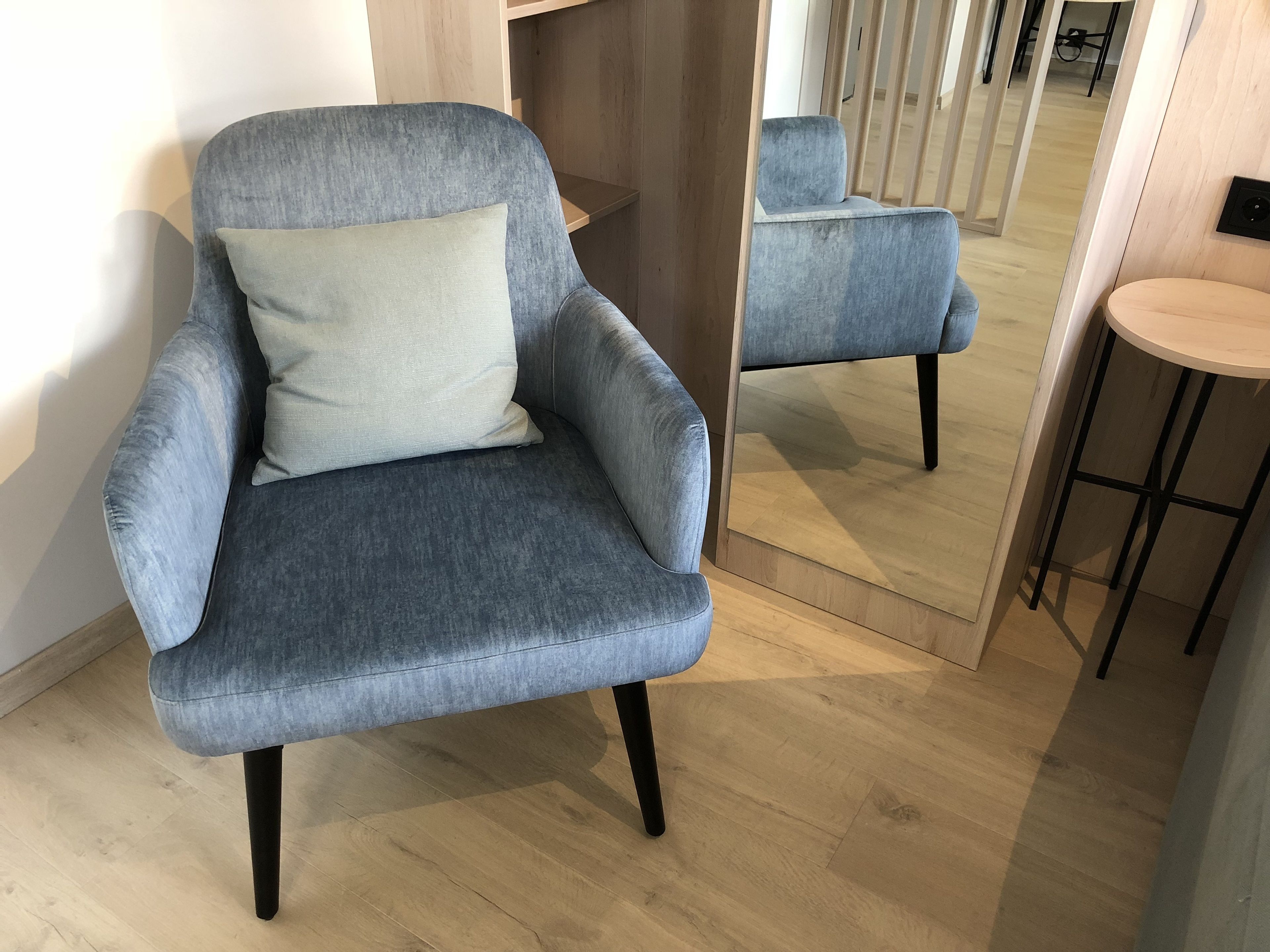 family room (4 people) | hypo-allergenic bedding, desk, laptop workspace, blackout curtains