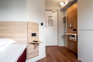 Standard Triple Room | Desk, blackout curtains, soundproofing, free WiFi