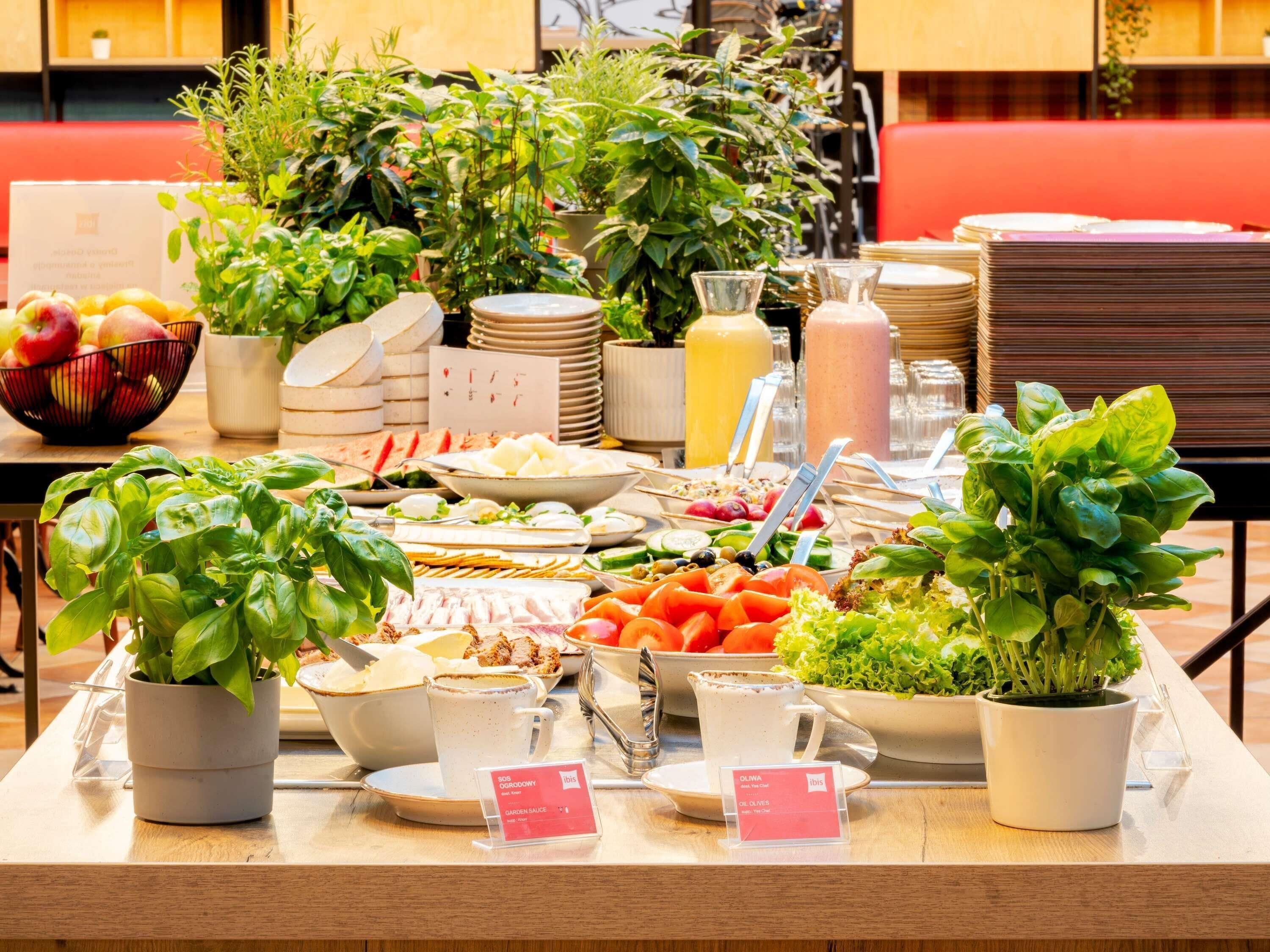 Breakfast (PLN 34 per person)