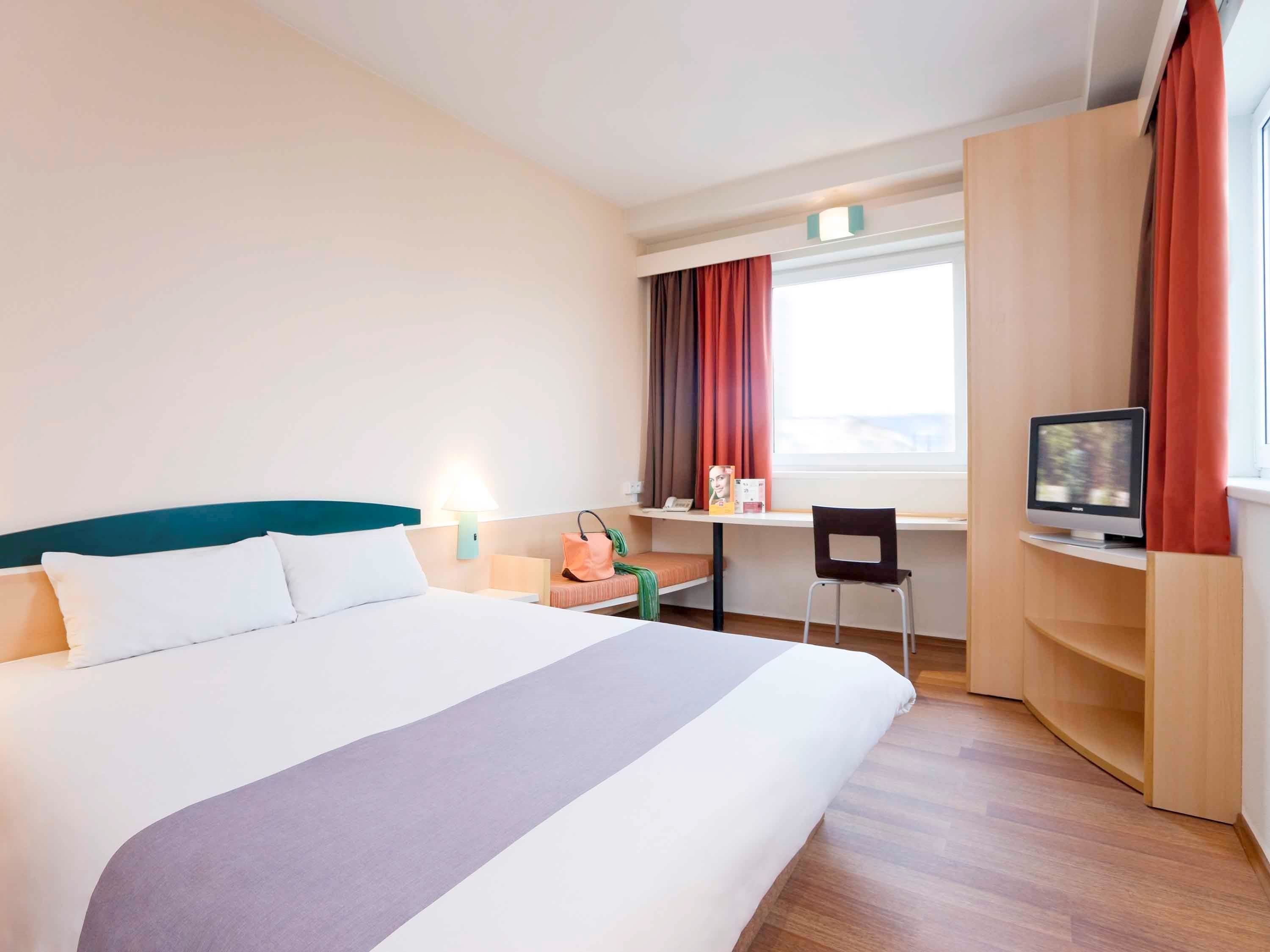 room, 1 double bed | premium bedding, in-room safe, soundproofing, iron/ironing board