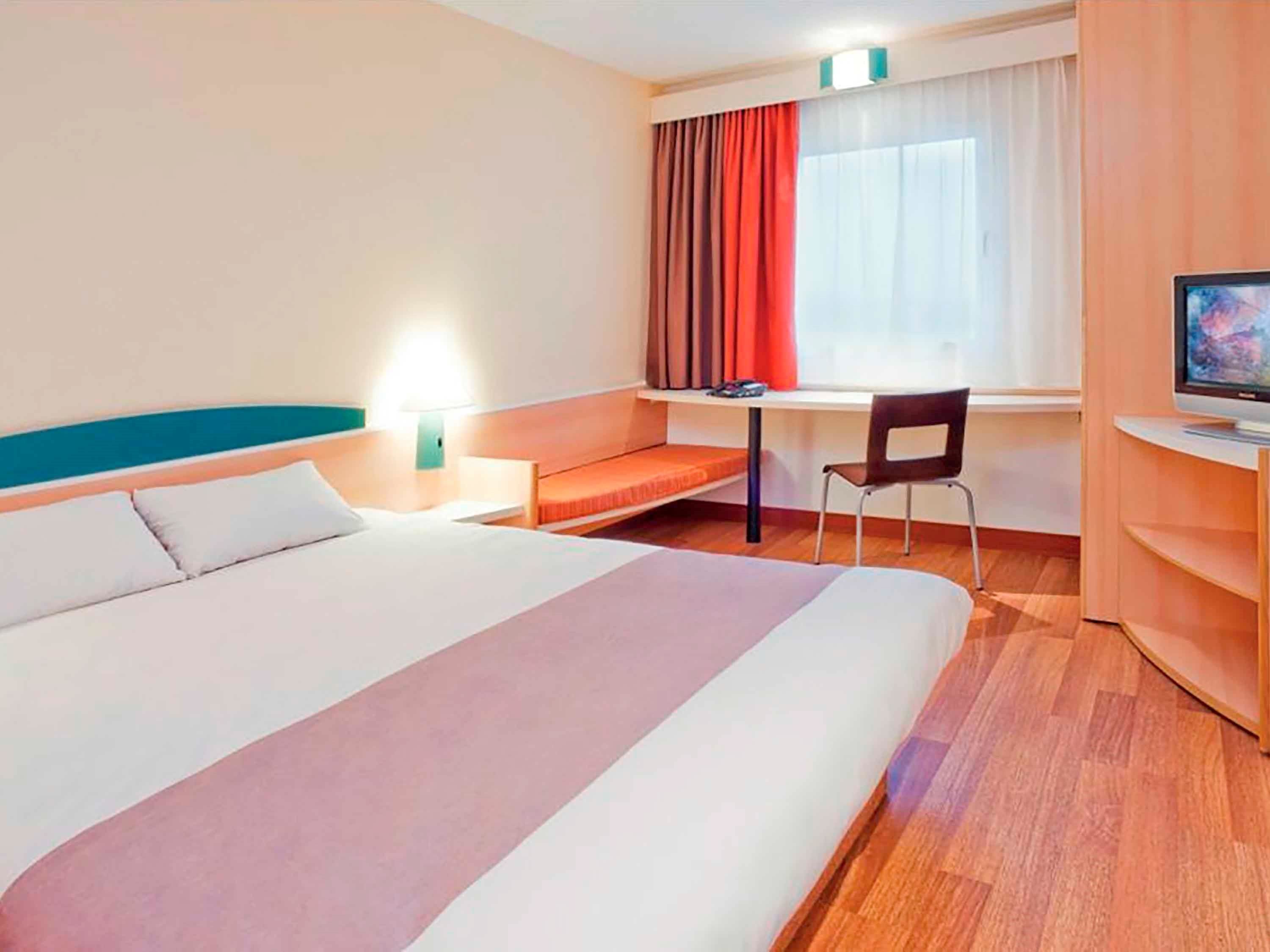 room, 1 double bed | premium bedding, in-room safe, soundproofing, iron/ironing board