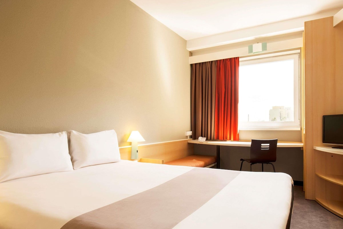 Roupas de cama premium, cofres nos quartos, quartos à prova de som