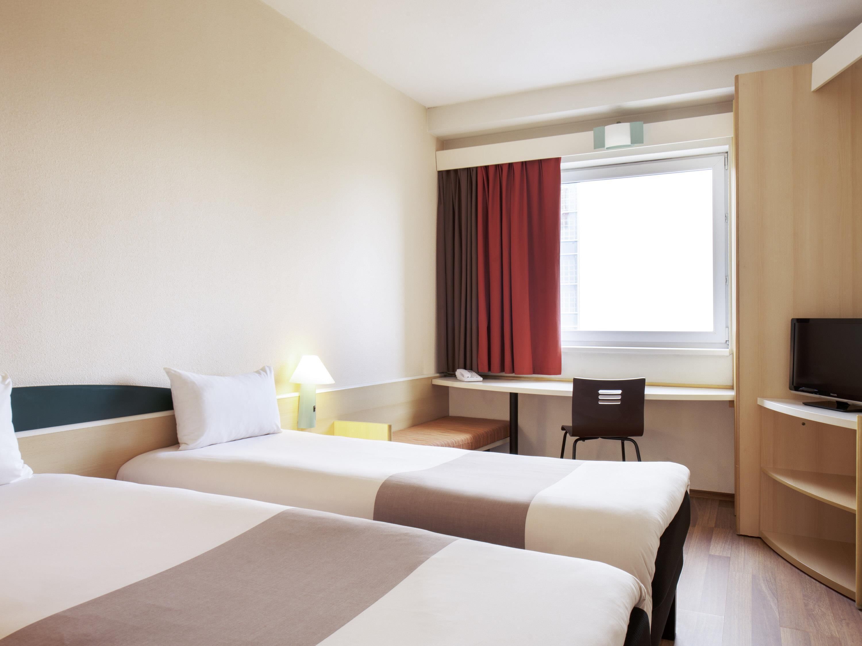 Standard Twin Room, 2 Twin Beds | Premium bedding, in-room safe, soundproofing, iron/ironing board