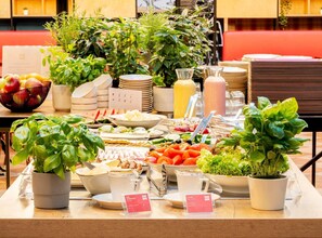 Buffet breakfast for a fee - ibis Lodz Centrum (Lodz)