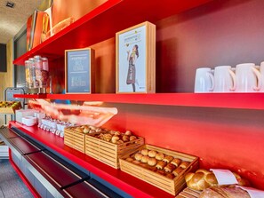Päivittäinen buffetaamiainen maksusta