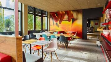 Daily buffet breakfast (CHF 20 per person)