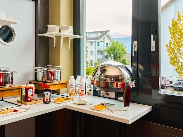Tägliches Frühstücksbuffet (20 CHF pro Person)