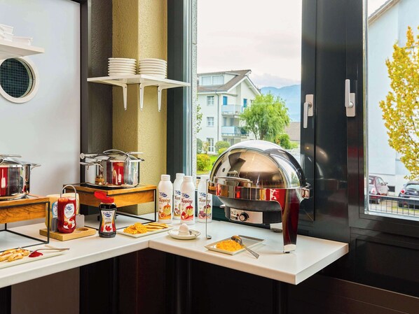 Dagelijks ontbijtbuffet (CHF 20 per persoon)