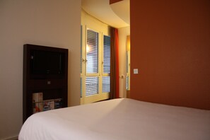 Room, 1 Double Bed (New Sleep Easy Concept) | Minibar, desk, blackout drapes, soundproofing