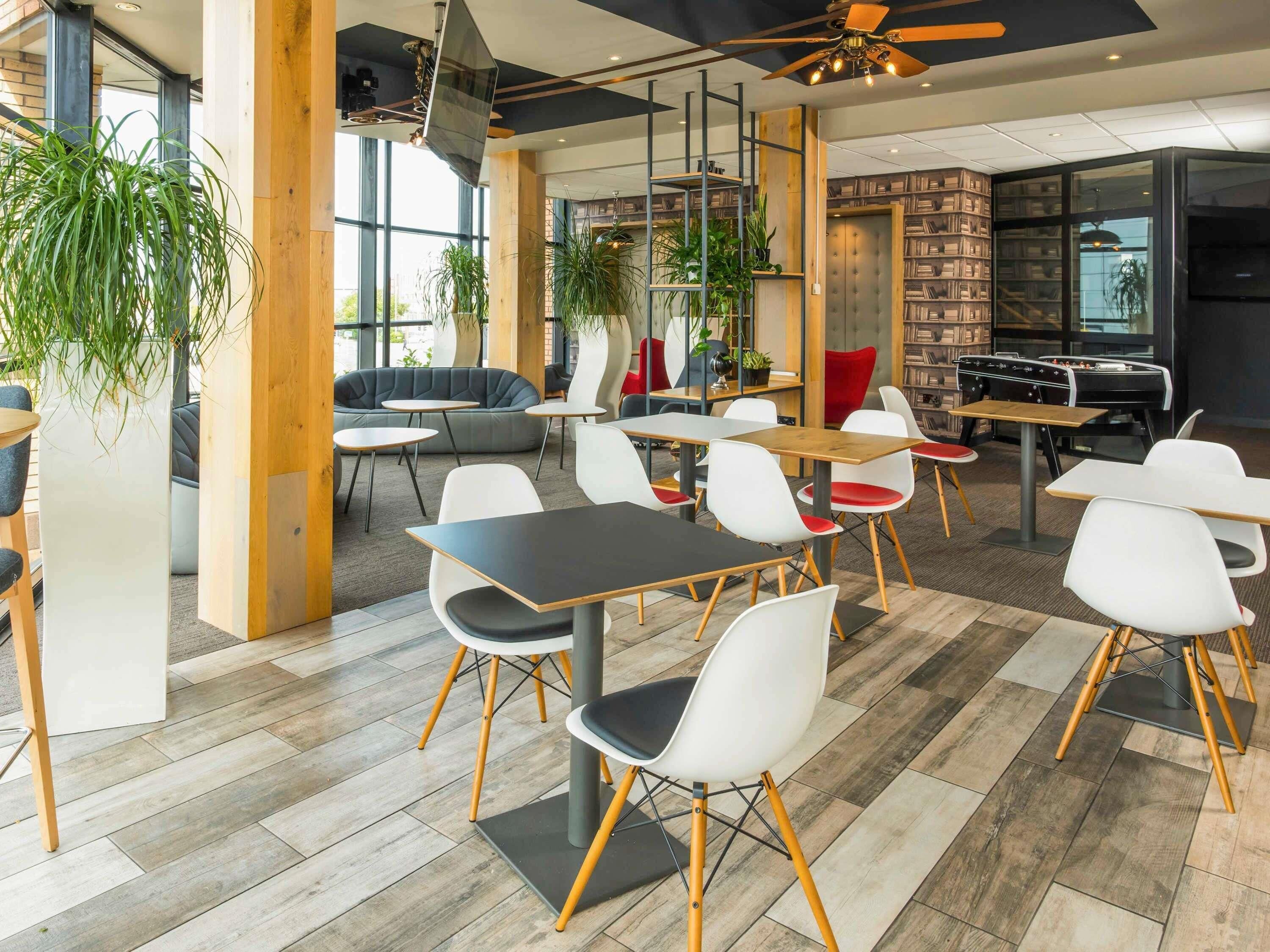 Desayuno inglés diario (GBP 11.50 por persona)