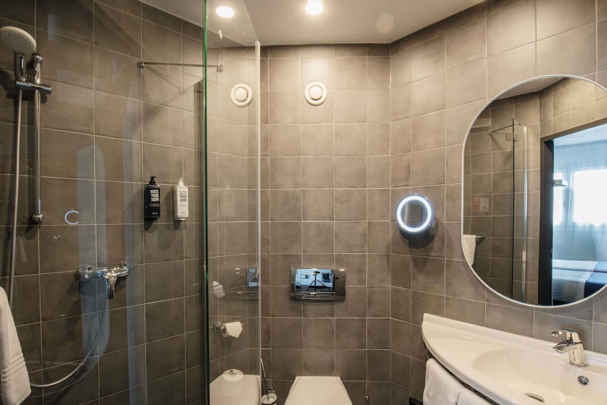 Room, 1 Double Bed (Agora by ibis) | Blackout drapes, free WiFi, bed sheets