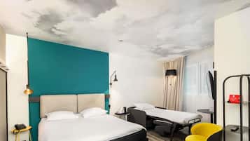 Blackout drapes, free WiFi, bed sheets