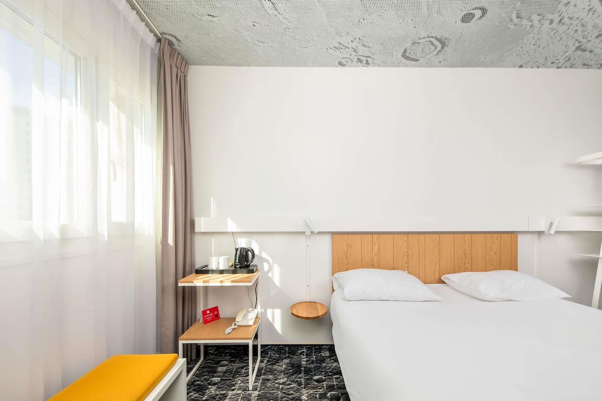 Room, 1 Double Bed (Agora by ibis) | Blackout curtains, free WiFi, bed sheets