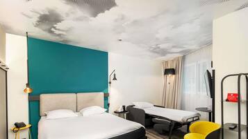 Blackout drapes, free WiFi, bed sheets