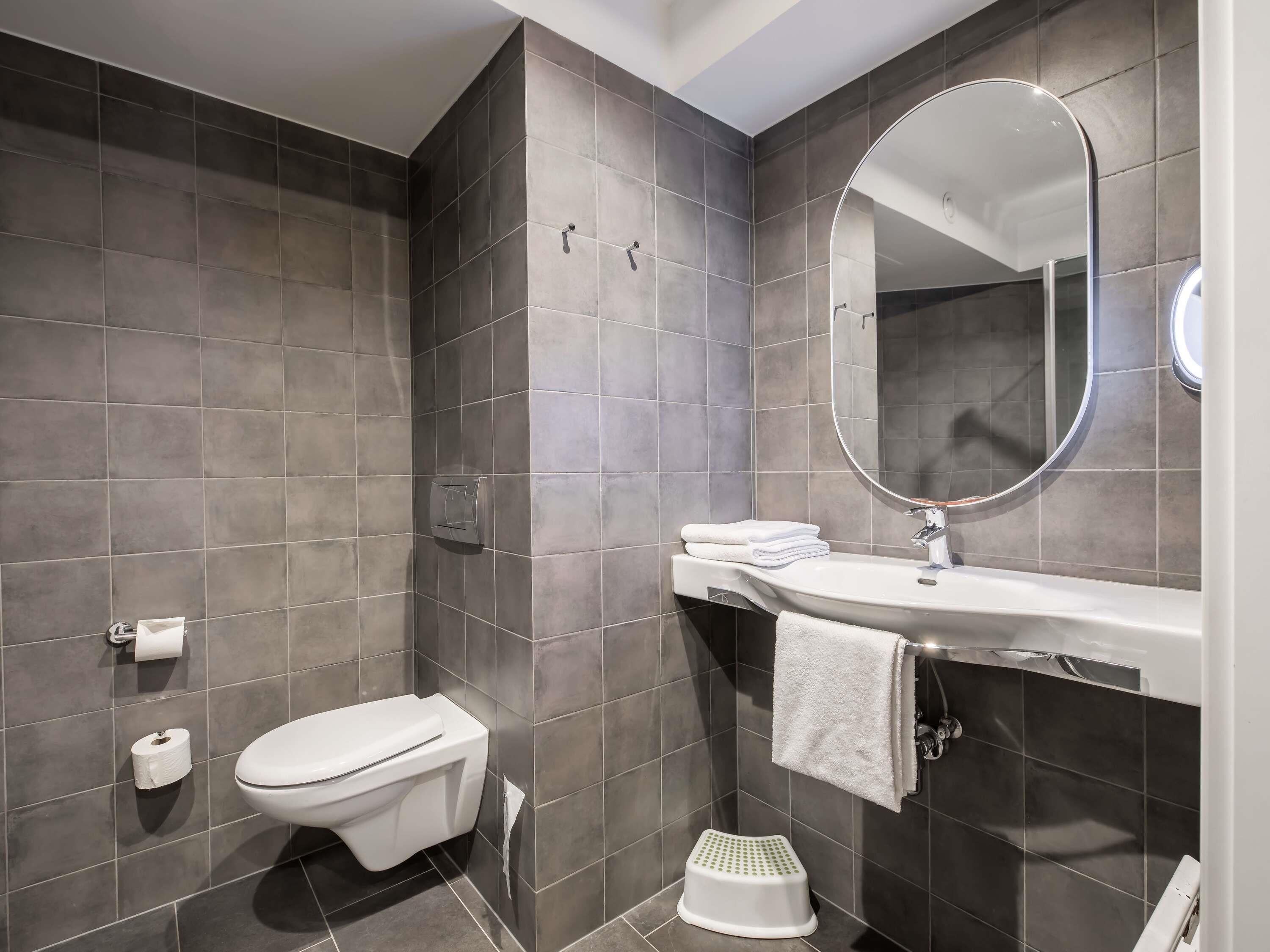 blackout curtains, free wifi, bed sheets