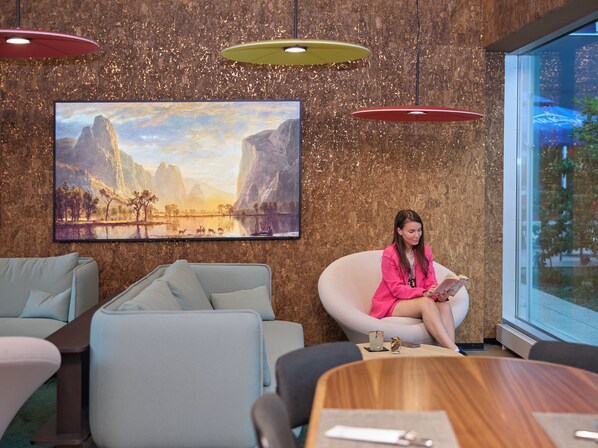 Breakfast, lunch served; local and international cuisine, garden views  - ibis Zurich City West (Zürich)