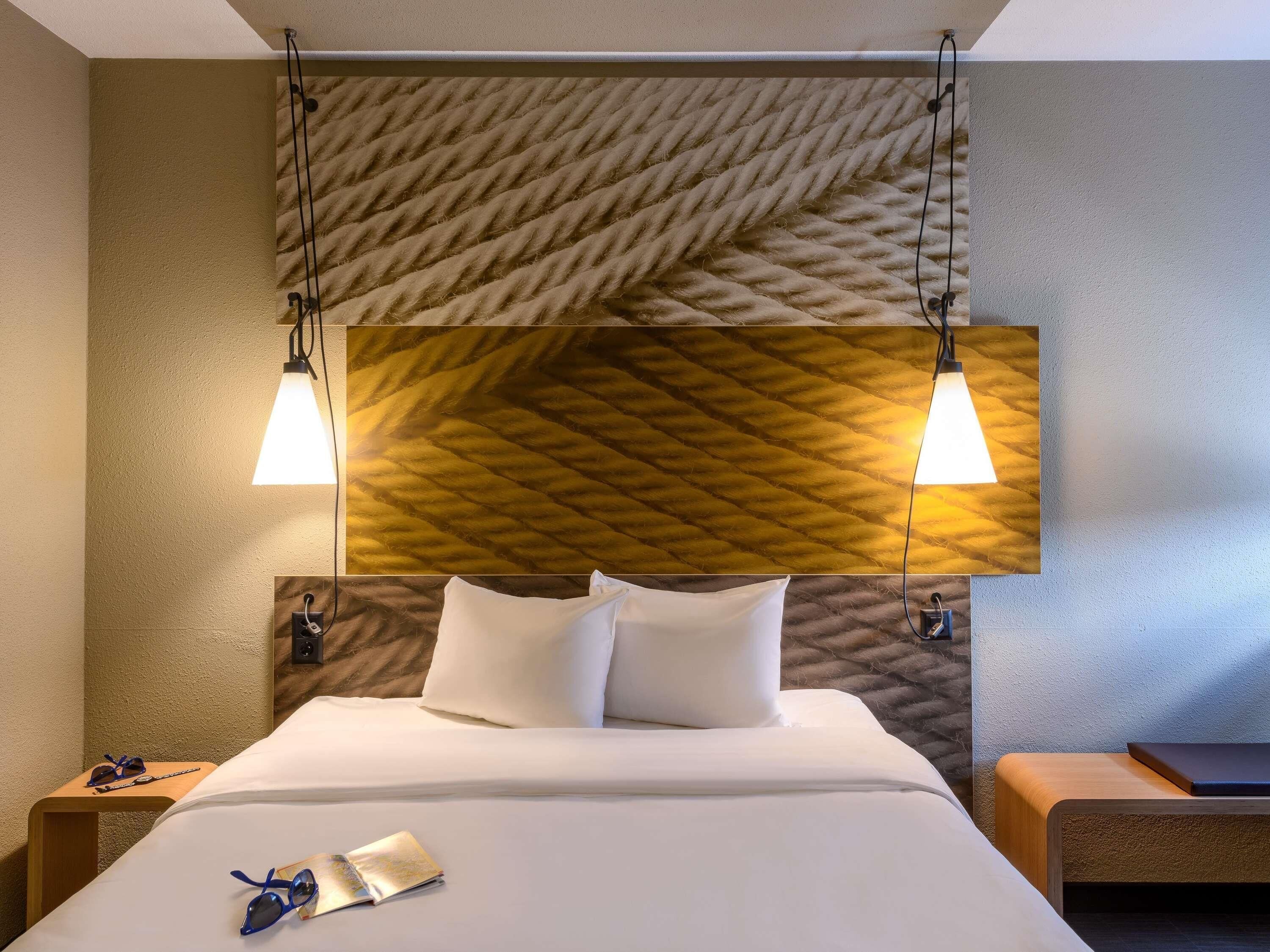 Rideaux occultants, chambres insonorisées, lits bébé (gratuits)