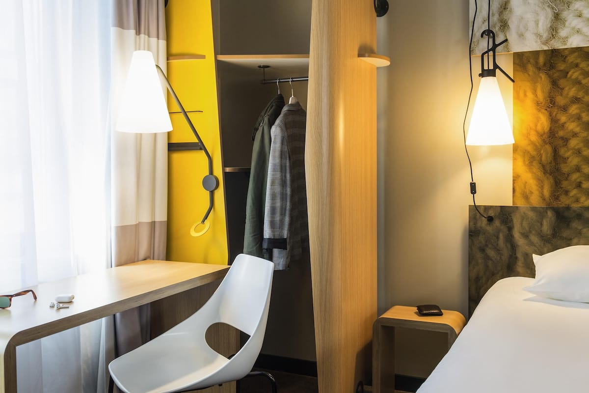 Cortinas opacas, sistema de insonorización, cunas gratuitas
