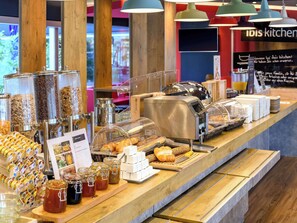Daily buffet breakfast (CHF 19 per person)