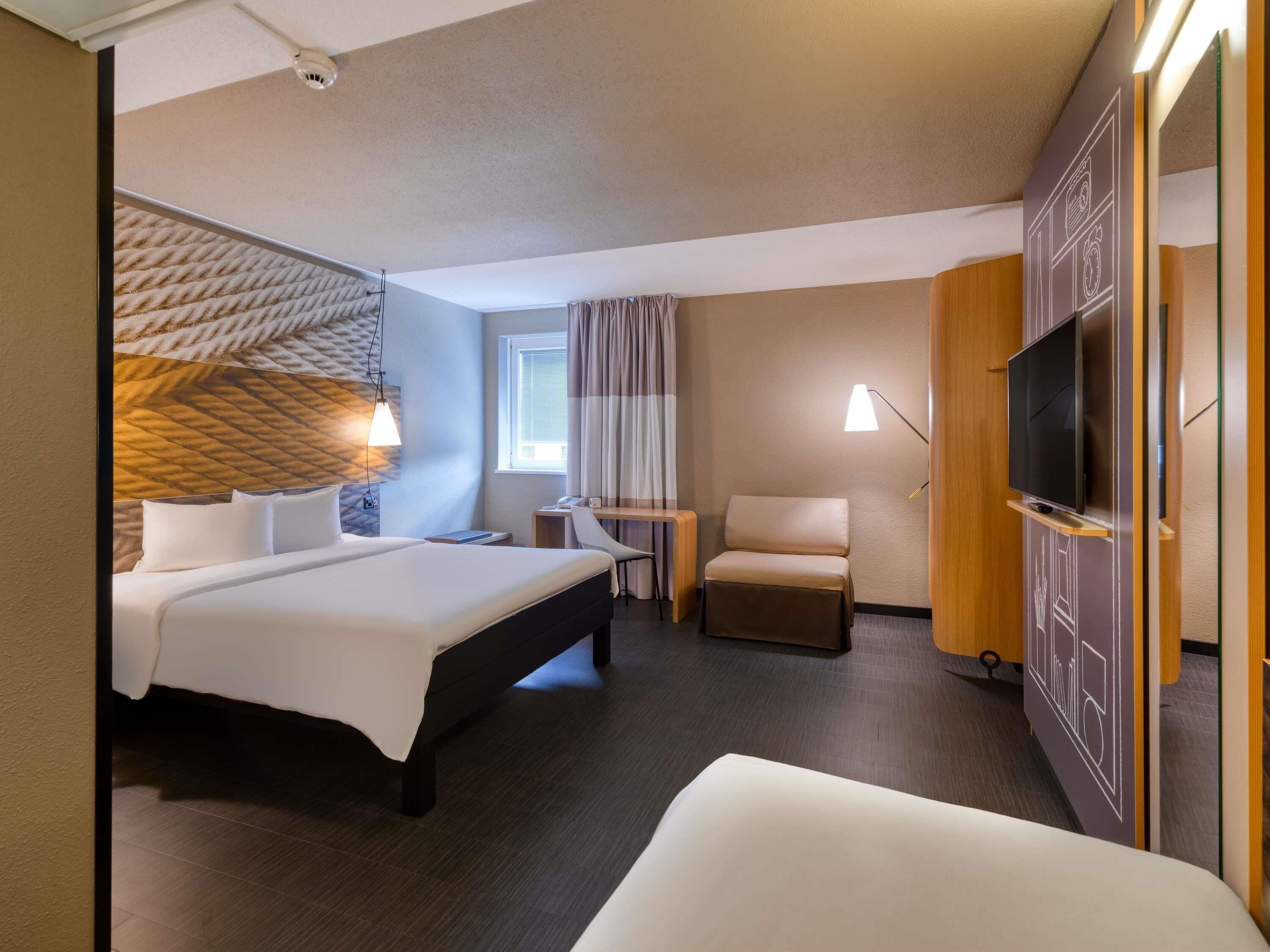 Blackout drapes, soundproofing, free cribs/infant beds, free WiFi