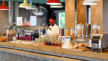 Se ofrece un desayuno bufé los fines de semana (19 CHF por persona)