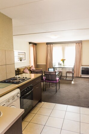 Standard Apartment, 2 Queen Beds | Private kitchenette | Fridge, microwave, stovetop, coffee/tea maker
