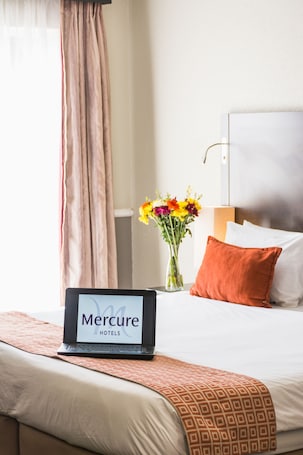 Standard Apartment, 2 Queen Beds | In-room safe, desk, laptop workspace, iron/ironing board. Mercure Johannesburg Bedfordview Hotel