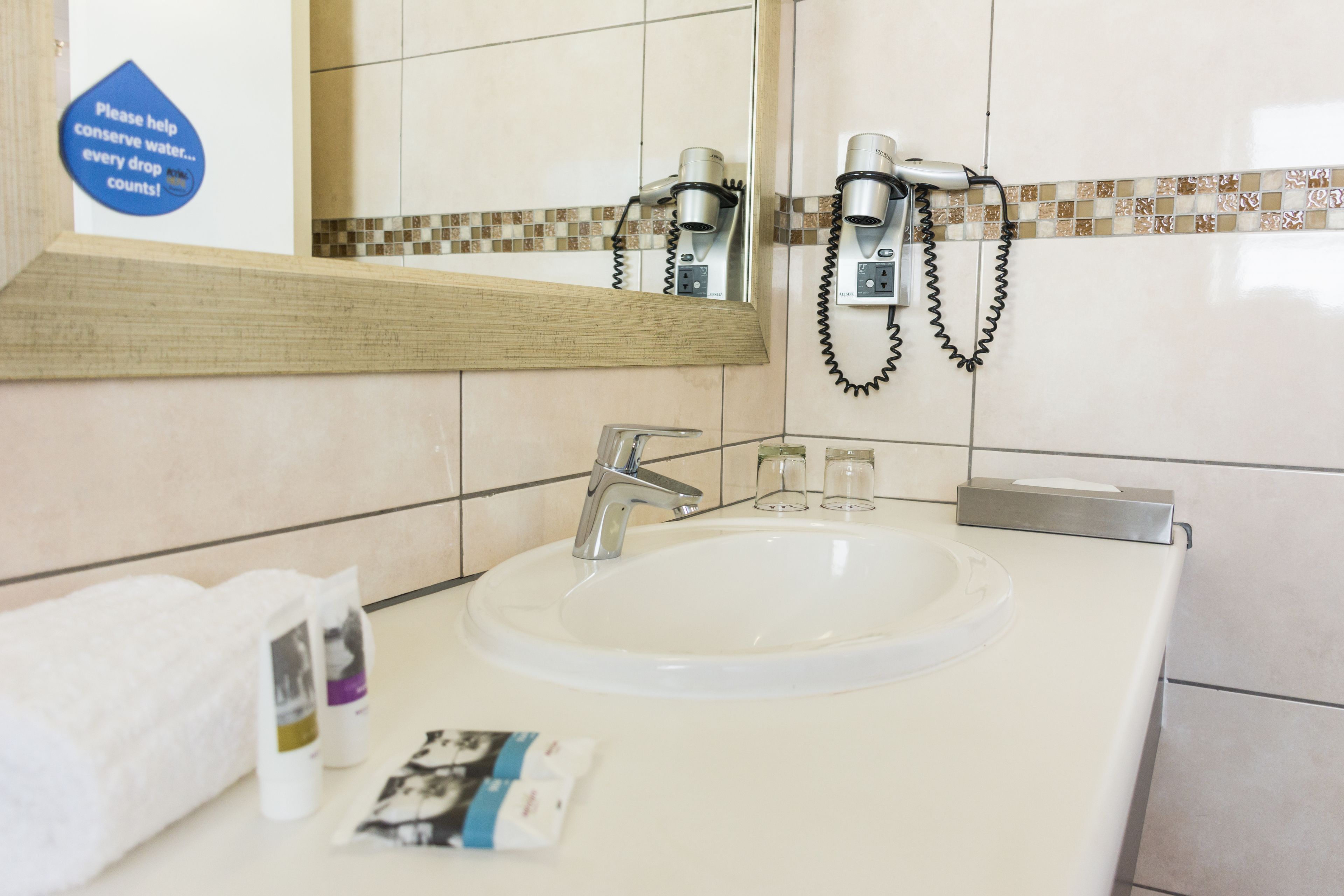 Standard Apartment, 2 Queen Beds | Bathroom