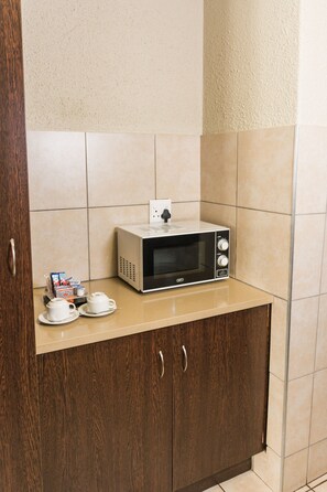 Fridge, microwave, stovetop, coffee/tea maker